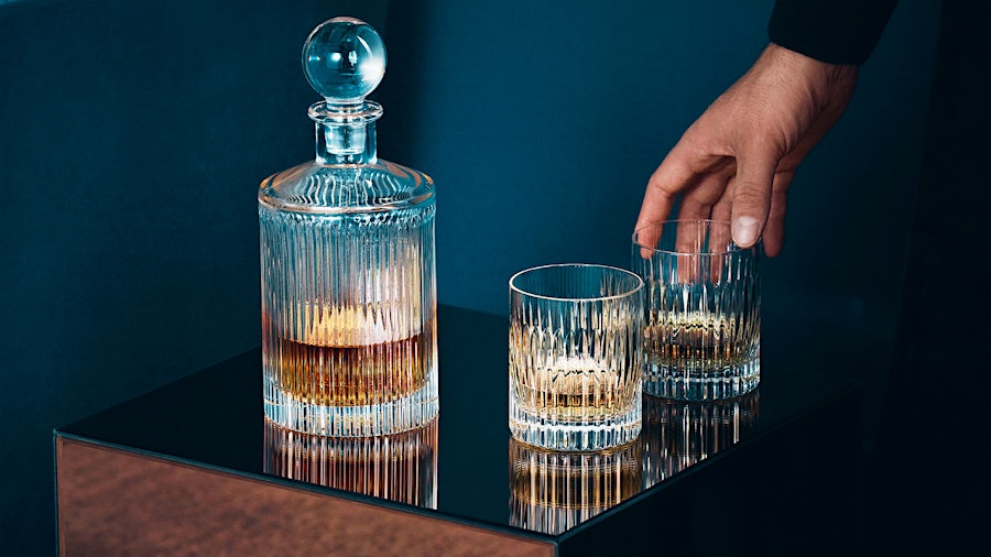 The Waterford Aras Decanter adds a timeless and tasteful touch of sophistication to any home bar.