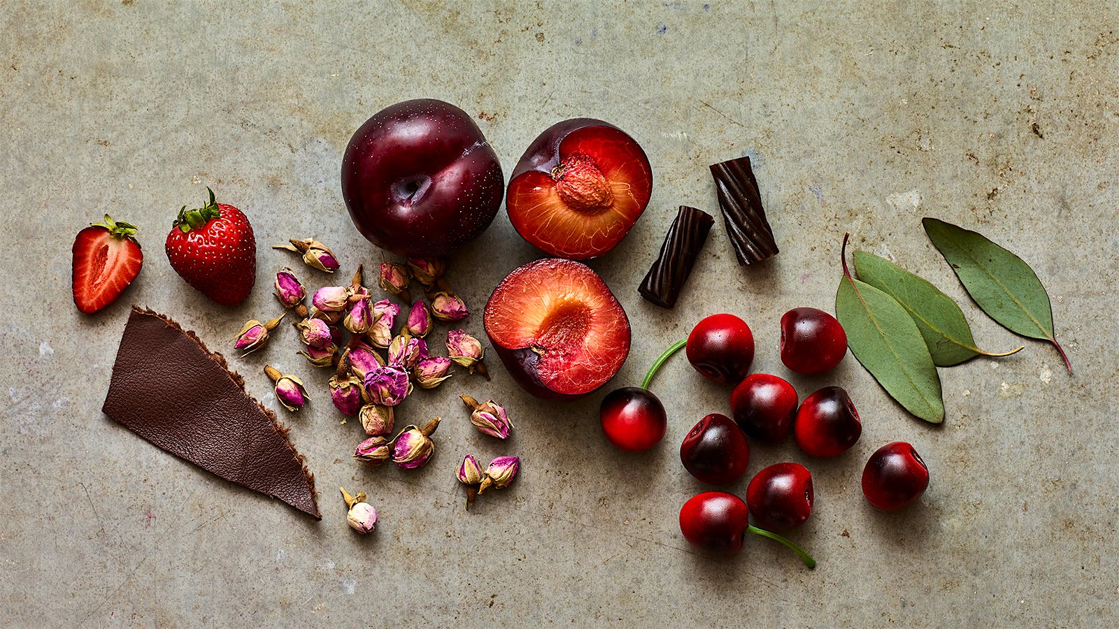 Strawberries, leather, dried roses, plums, licorice, cherries, eucalyptus leaves