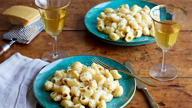 Cacio e Pepe with an Italian White